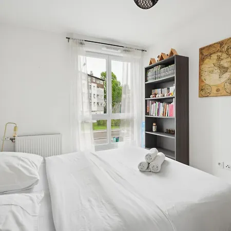 Chic And Spacious With Parking Appartement