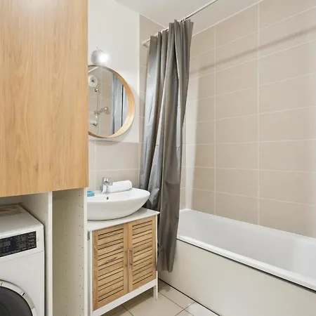 Appartement Chic And Spacious With Parking *