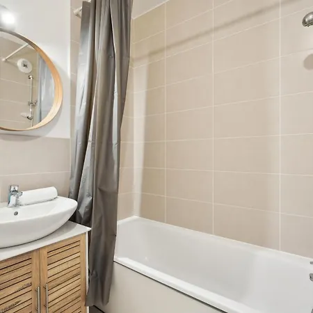 Chic And Spacious With Parking Appartement *