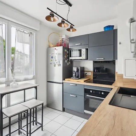 Chic And Spacious With Parking *