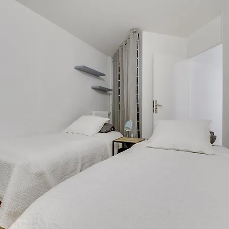 Chic And Spacious With Parking Appartement