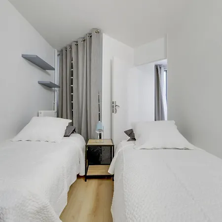 Chic And Spacious With Parking Appartement
